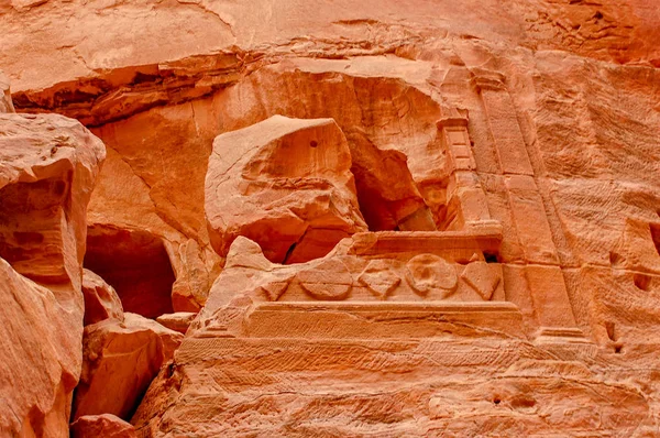 A fragment of a wall in Al Khazneh, the ancient city of Petra, Jordan: an incredible UNESCO World Heritage Site. — Stock Photo, Image