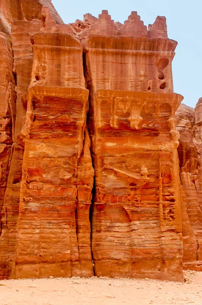 Un frammento di muro ad Al Khazneh, l'antica città di Petra, Giordania: un incredibile patrimonio mondiale dell'UNESCO . — Foto Stock