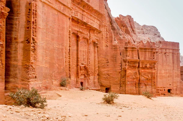 Vista de Al Khazneh, a antiga cidade de Petra, Jordânia: um incrível Patrimônio Mundial da UNESCO . — Fotografia de Stock