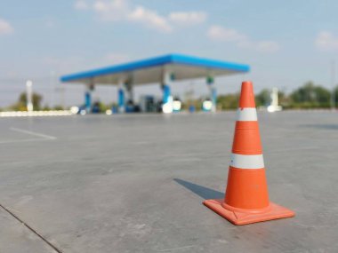 Kırmızı kauçuk koni