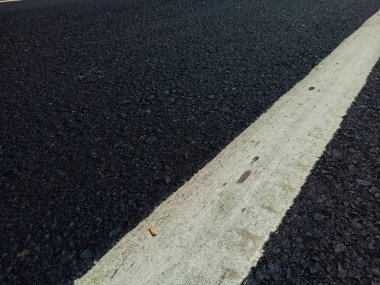 Yol trafiği boya asfalt yüzeyinde Beyaz