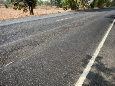 Yol trafiği boya asfalt yüzeyinde Beyaz