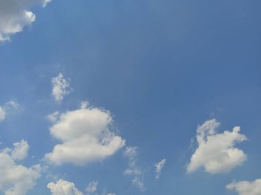 Gün boyunca gökyüzü