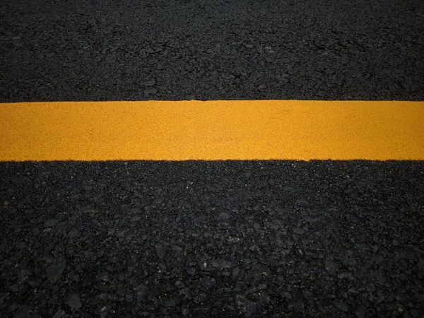 Peinture routière Jaune sur la surface asphaltée — Photo