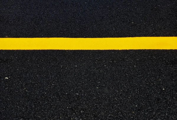 Road traffic paint Yellow on the asphalt surface — Stock Photo, Image