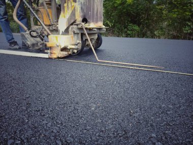Yol trafiği boya asfalt yüzeyinde Beyaz