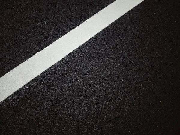 Pintura de tráfico Blanco en la superficie de asfalto — Foto de Stock