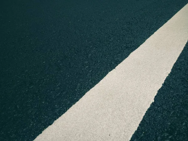 Peinture pour la circulation routière Blanc sur la surface asphaltée — Photo