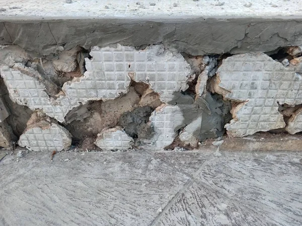 Las condiciones de cemento no llenan las baldosas . — Foto de Stock