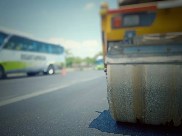 Road maintenance by burning old materials and improving quality — Stock Photo, Image