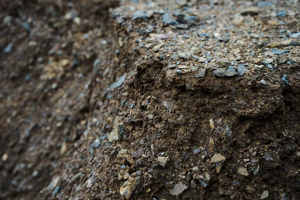 Kamień mieszany gleby służy do naprawy dróg. — Zdjęcie stockowe