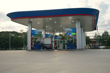 Surin, Tayland-Temmuz 13, 2019: PTT benzin Istasyonu hangi MOS olduğunu