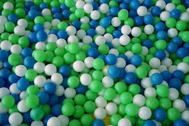 Tayland oyun alanında Renkli plastik toplar