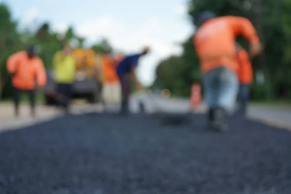 Herstellen van een beschadigde weg Door het niveau aan te passen met asfalt mix — Stockfoto