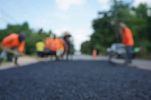 Herstellen van een beschadigde weg Door het niveau aan te passen met asfalt mix — Stockfoto