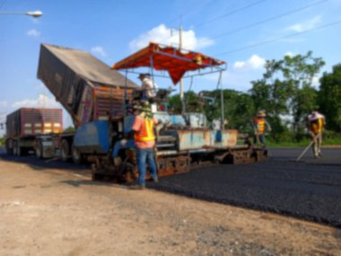 Görüntü bulanık asfalt yol inşaatı Ağır makineler kullanılarak
