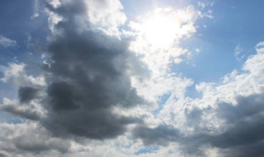 güzel yağmur bulutları, güneş bulutlar ile tatili