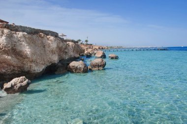 Kaya, deniz ve mavi gökyüzü - Sharm el-Seikh, Mısır