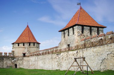Bender kasabasında Dinyester nehri üzerinde eski kale,