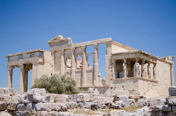 Figures du porche caryatide de l'Erechtheion sur l'Acropole à Athènes. Grèce — Photo