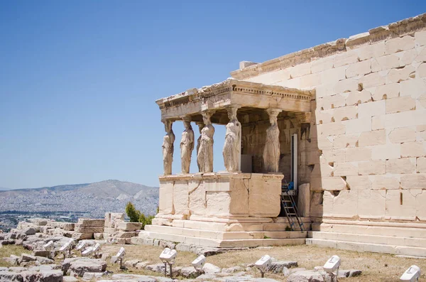 Figures du porche caryatide de l'Erechtheion sur l'Acropole à Athènes. Grèce — Photo