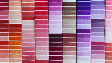 Farklı malzemelerin çok renkli ipliklerinin dokusu