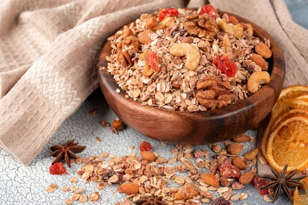 Cuenco Madera Con Granola Con Nueces Arándanos Secos Naranja Seca —  Fotos de Stock