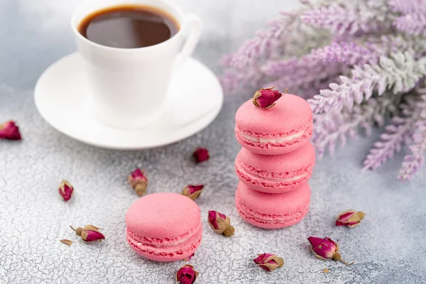 Pink Macaroons Dried Flower Buds Cup Coffee Pastel Colored — Stock Photo, Image