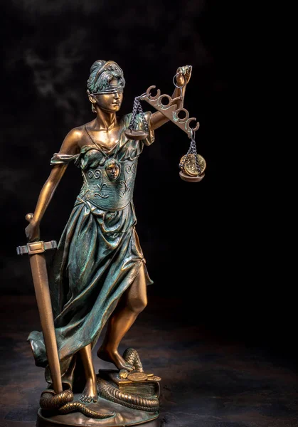 Fotografia de bronze Themis escultura, Femida ou justiça deusas — Fotografia de Stock