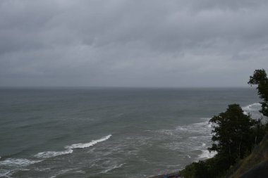 Fırtına deniz manzarası. Baltık denizinde fırtına sırasında deniz dalgası