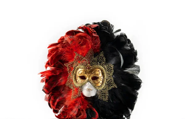 Carnevale italiano. Maschera veneziana in rosso nero e oro. Misterioso e — Foto Stock