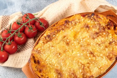 Sebze, kıyma ve c ile geleneksel İtalyan cannelloni