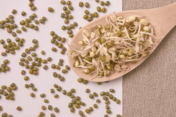 Yeşil fasulye. Taze lahanası. Tahta kaşık. Sağlıklı gıda.