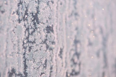 Cam desen. Kar taneleri. Parlak doku. Beyaz renk.