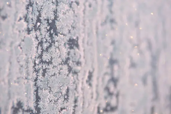 Cam desen. Kar taneleri. Parlak doku. Beyaz renk.