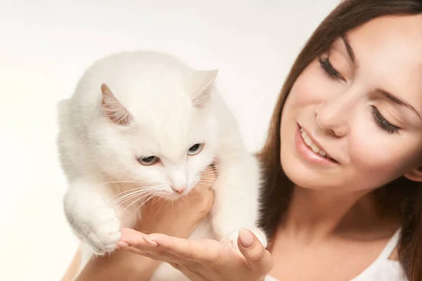 Girl Playing Cat Alergia Animal Alergénios Asma — Fotografia de Stock