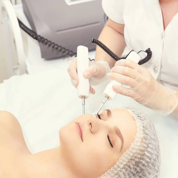 Cosmetologie Licht Apparatuur Age Rimpel Microstroom Geneeskunde Behandeling Schoonheid Vrouw — Stockfoto