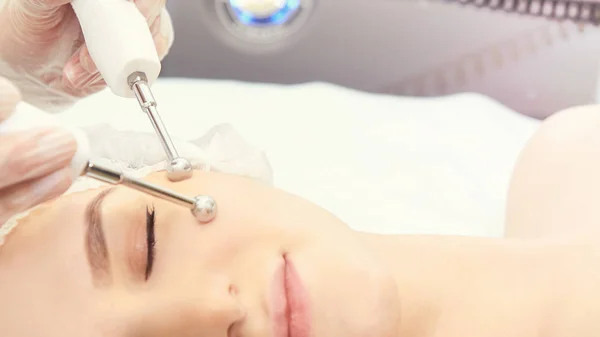 Kosmetologie Licht Ausrüstung Alter Und Falten Mikroaktuelle Medizinische Behandlung Schönheitskönigin — Stockfoto