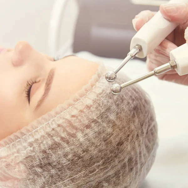 Cosmetologie Licht Apparatuur Age Rimpel Microstroom Geneeskunde Behandeling Schoonheid Vrouw — Stockfoto