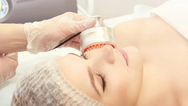 Equipo Ligero Cosmetología Antiedad Arrugas Tratamiento Medicamentoso Microactual Mujer Bella —  Fotos de Stock
