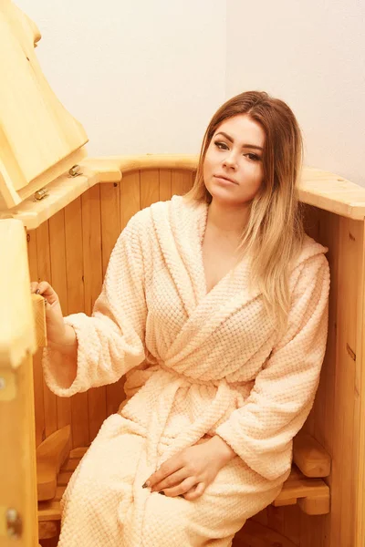 Healing Spa Treatment Cedar Barrel Young Beautiful Girl Health Accessories — Stock Photo, Image