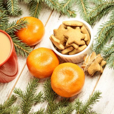 Zencefilli kurabiye. Newyear. Portakal mandalina. Ladin şube.