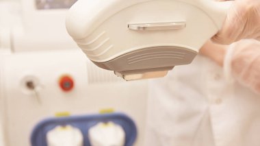 Saç lazer kaldırma hizmet. IPL kozmetik aygıt. Profesyonel aparatı. Kadın yumuşak cilt bakımı.