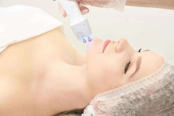 Mikro Twarzy Bieżącej Procedury Kosmetologii Piękno Technologii Obróbki Terapia Twarz — Zdjęcie stockowe