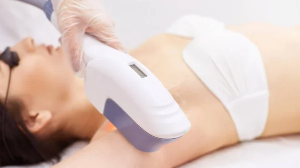 Hair Laser Removal Service Ipl Cosmetology Device Professional Apparatus Woman — Stock Photo, Image