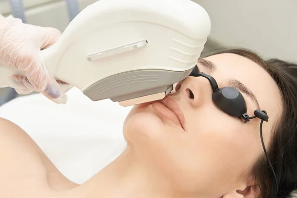 Servicio Depilación Láser Dispositivo Cosmetología Ipl Aparato Profesional Mujer Suave — Foto de Stock