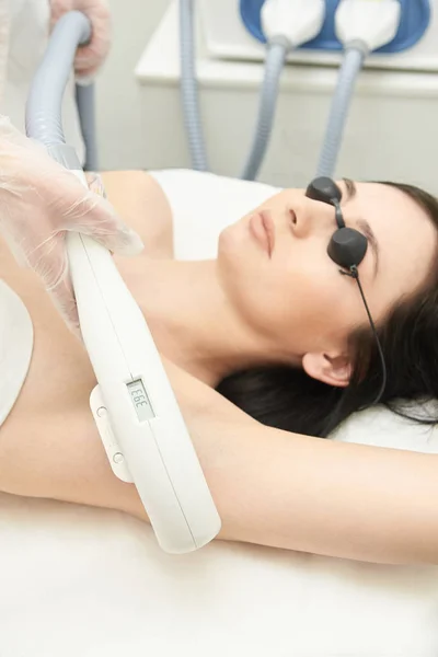 Haar Laser Verwijdering Service Ipl Cosmetologie Apparaat Professionele Apparatuur Vrouw — Stockfoto