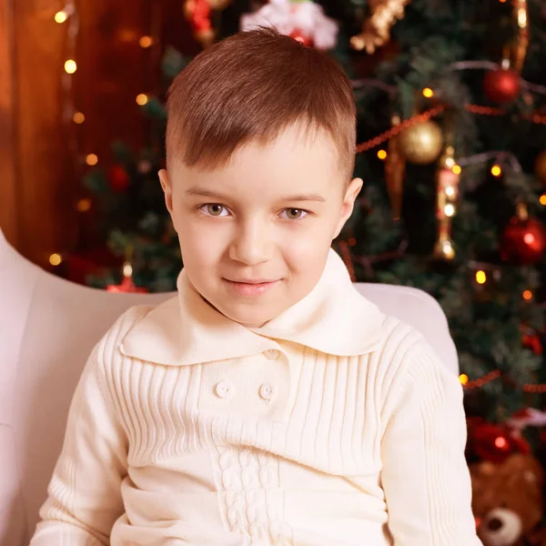 Μικρό Αγόρι Νέο Έτος Του Παιδιού Χριστούγεννα Διακοπές Χριστουγέννων Εσωτερικό — Φωτογραφία Αρχείου