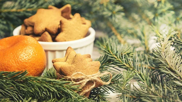 Lebkuchen Kleine Sterne Köstliche Mandarine Tannenzweig Neujahr — Stockfoto
