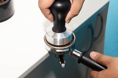 Zemin kahve. İçki cümle. İş barista.